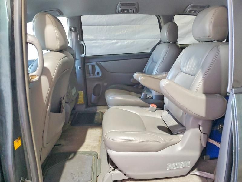 2005 Toyota Sienna ce