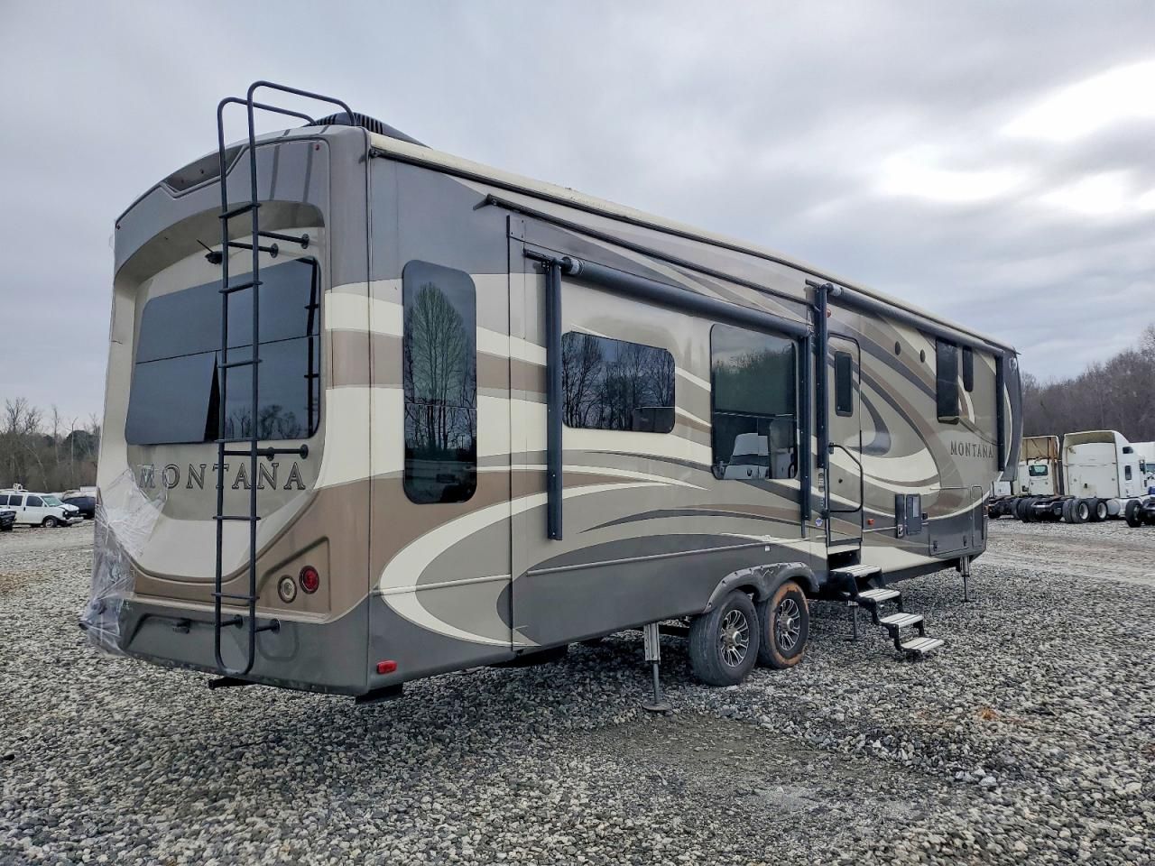 2017 Keystone Montana HI