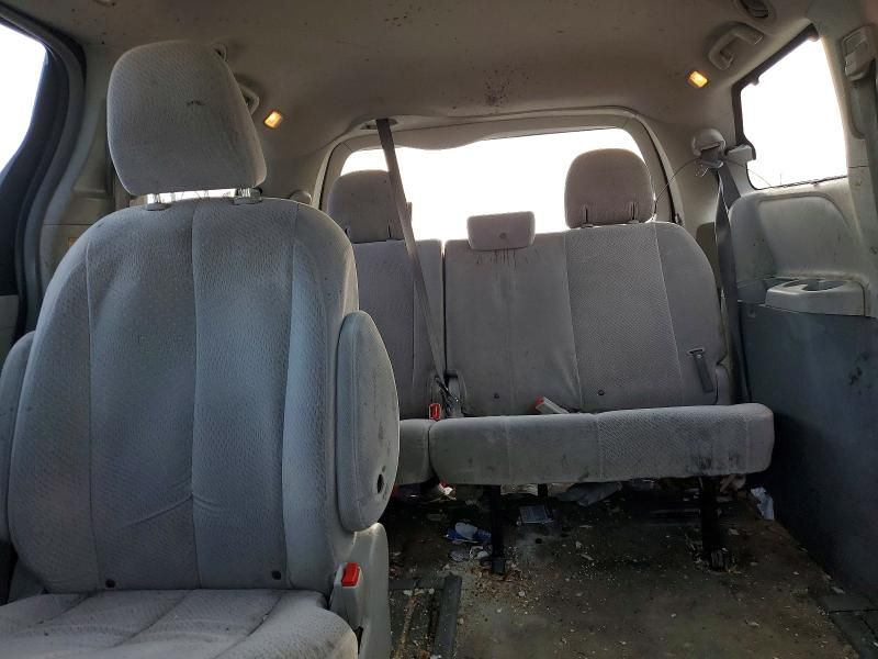 2013 Toyota Sienna le