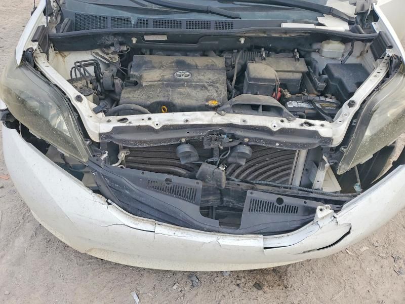 2011 Toyota Sienna le