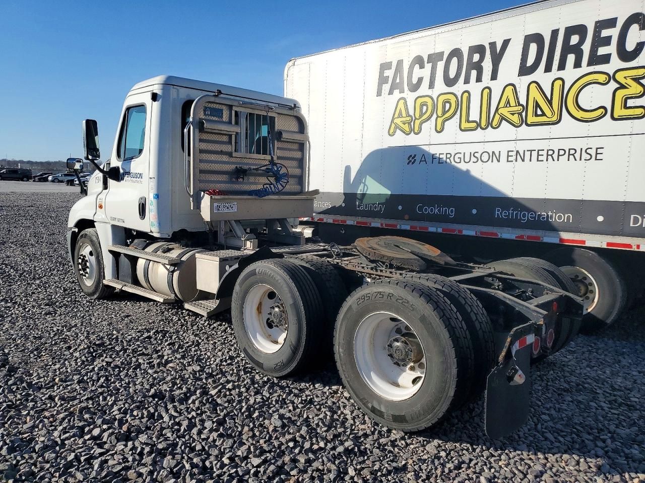 2015 Freightliner Cascadia Semi Truck