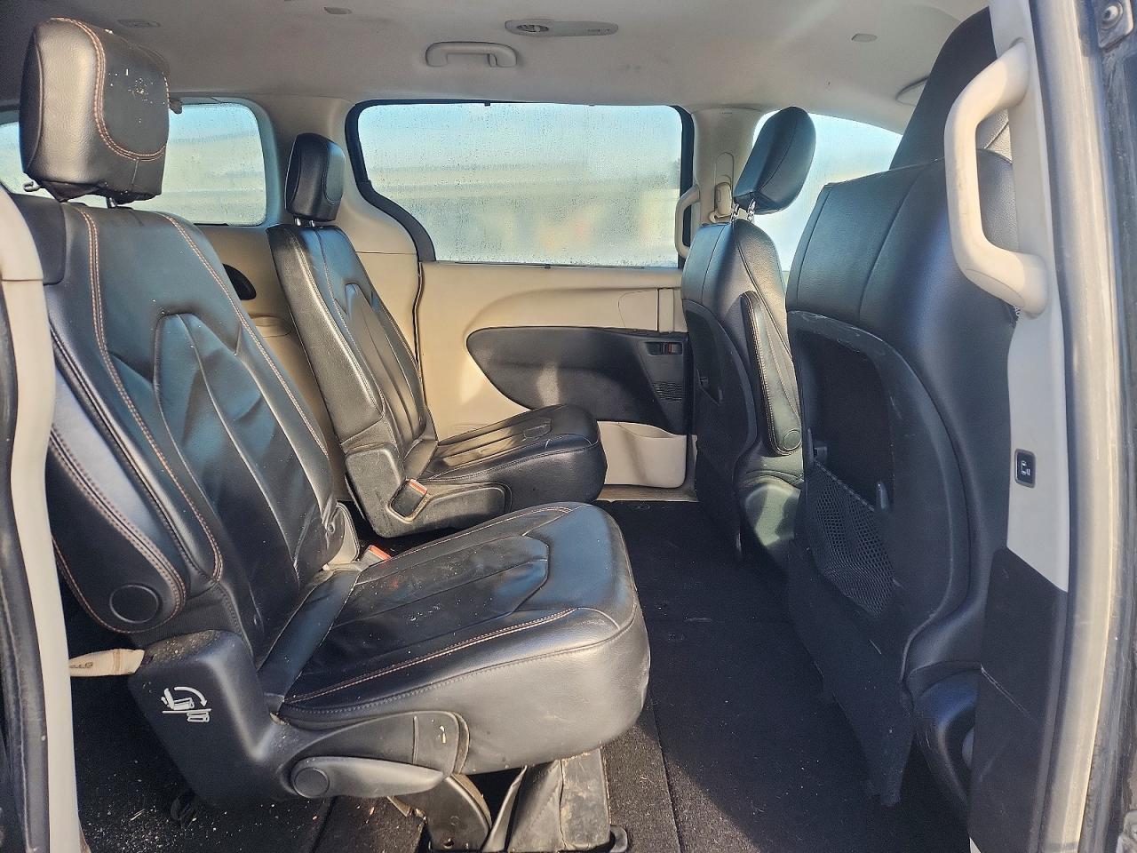 2017 Chrysler Pacifica Touring l