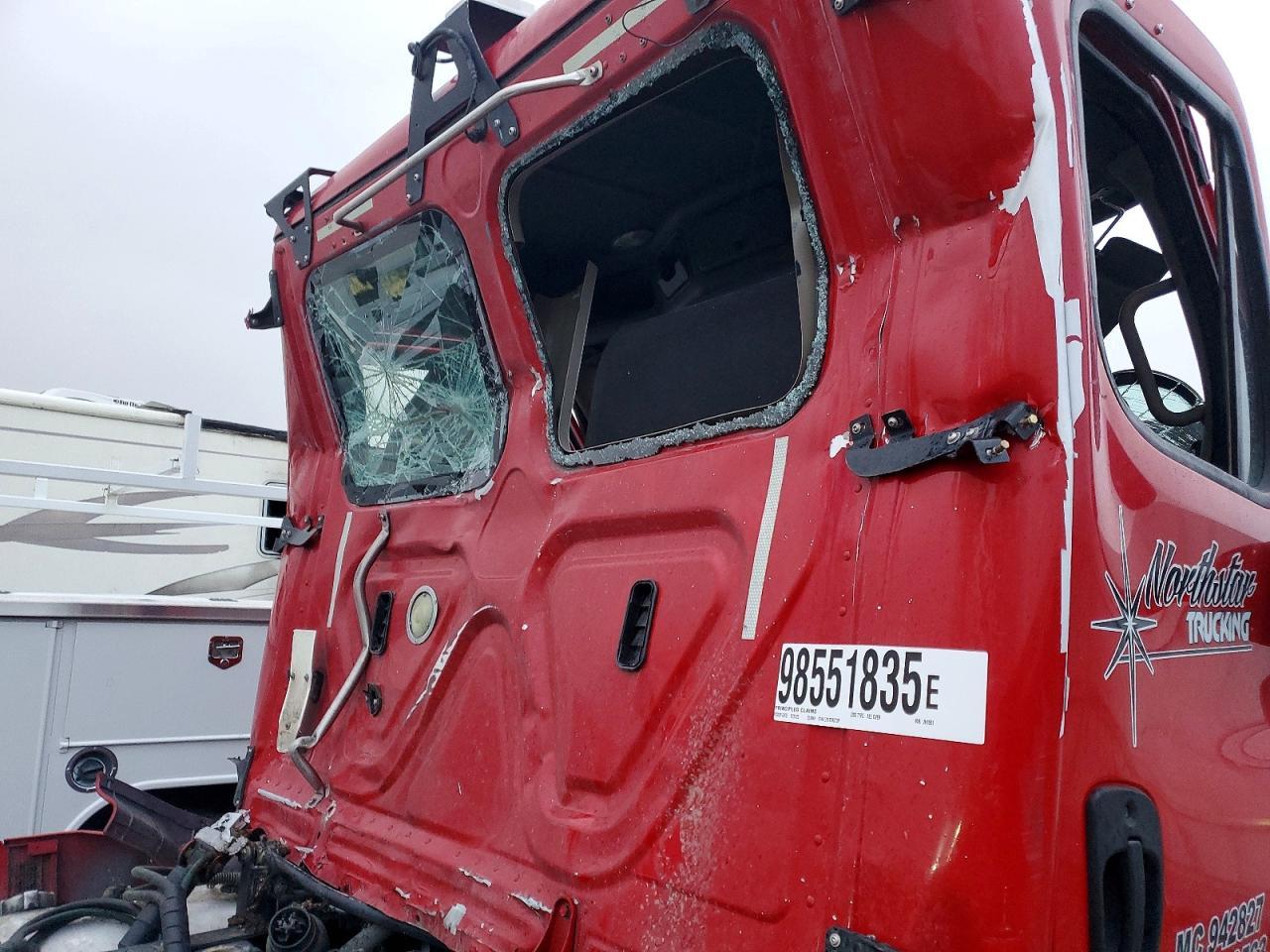 2018 Freightliner Cascadia 113 Semi Truck