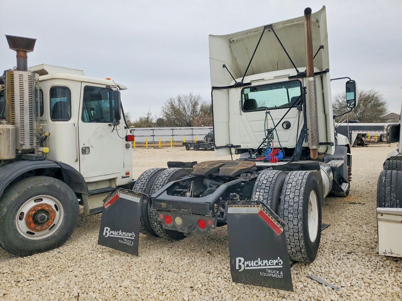 2013 Mack CXU613 Semi Truck