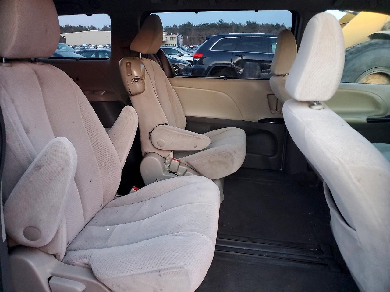 2011 Toyota Sienna le