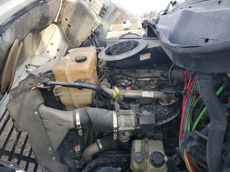 2015 Freightliner Cascadia Semi Truck