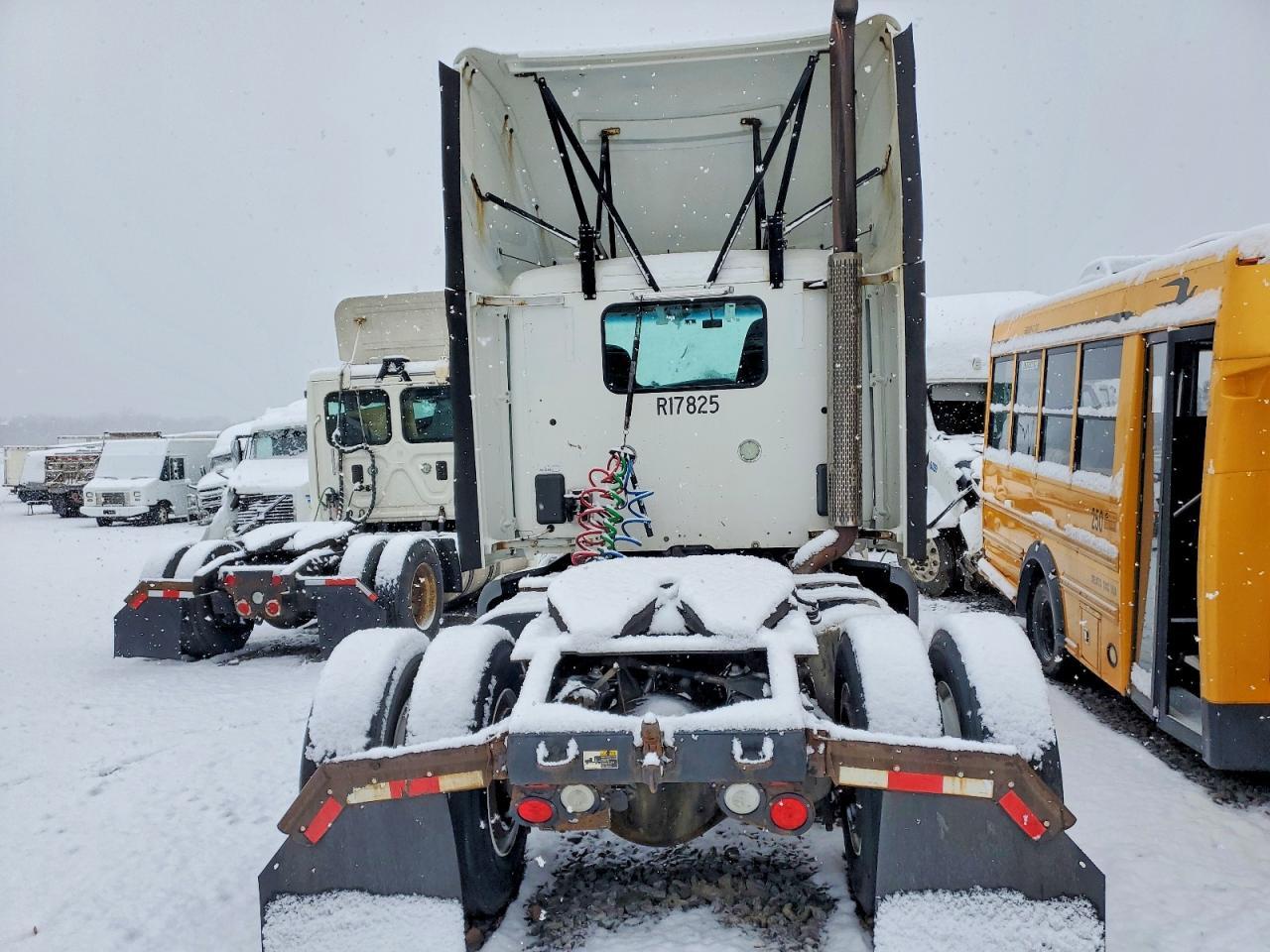 2016 Peterbilt 579 Semi Truck