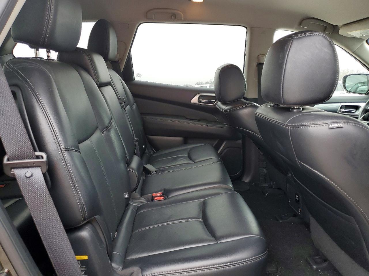 2017 Nissan Pathfinder s