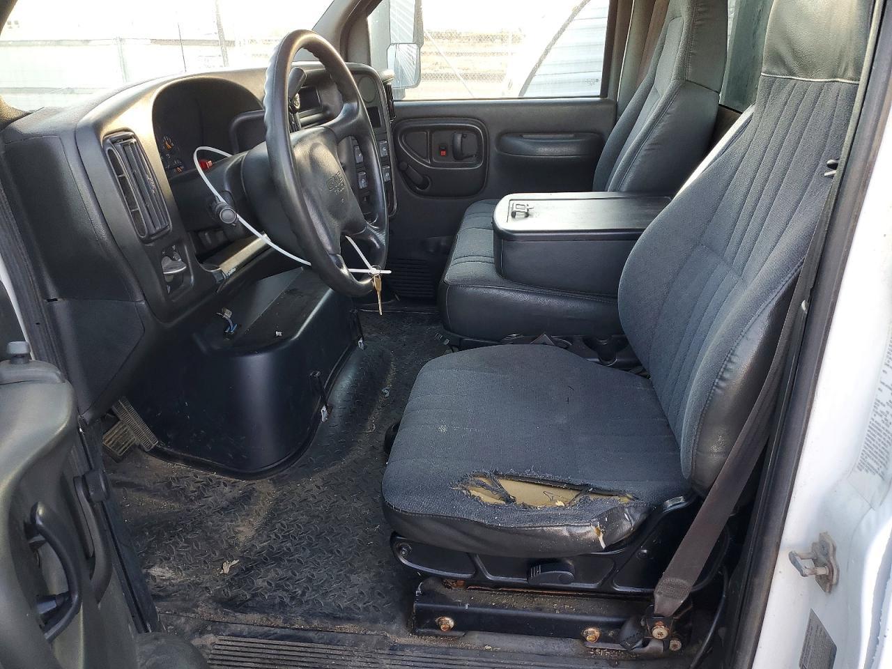 2009 GMC C6500 Flatbed Truck