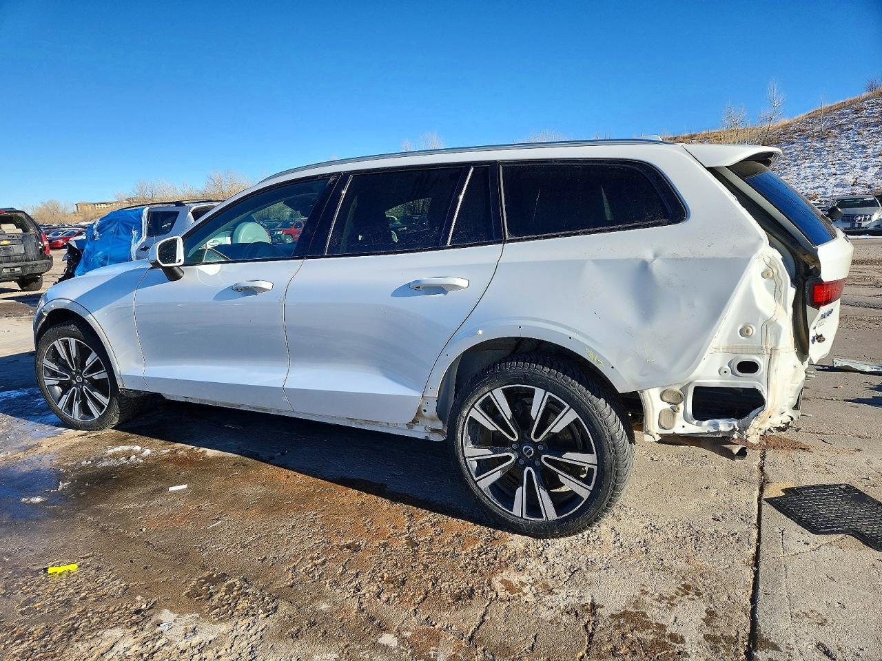 2022 Volvo V60 Cross Country T5 Momentum