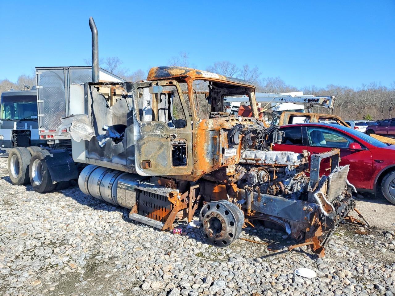 2013 Mack CXU600 Semi Truck