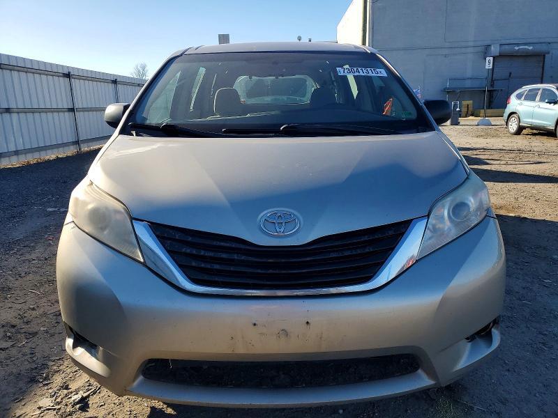 2017 Toyota Sienna le 7-passenger