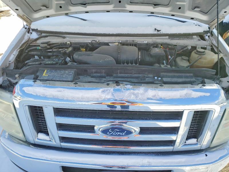 2010 Ford Econoline E450 Super Duty Cutaway Van