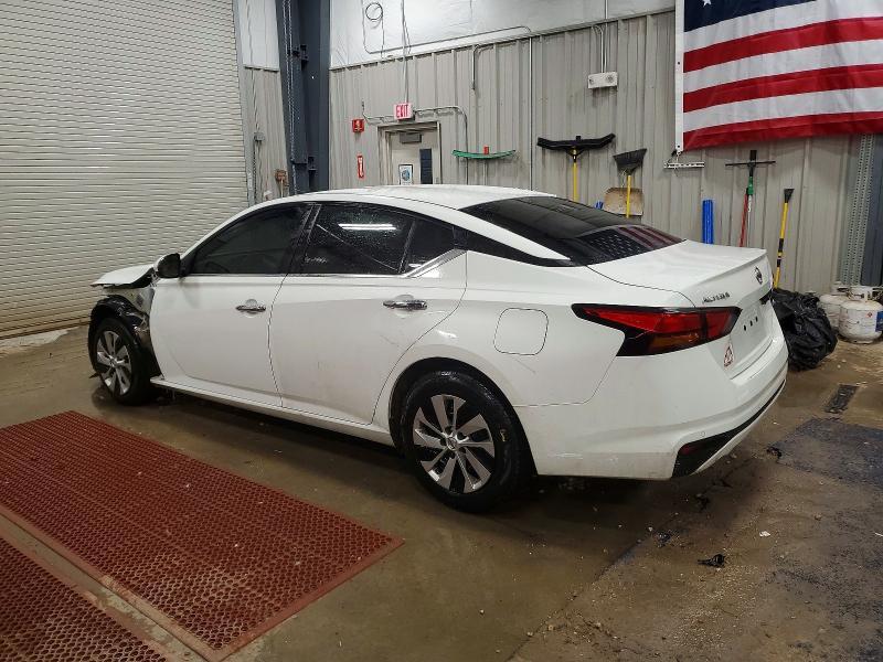 2022 Niss Altima s