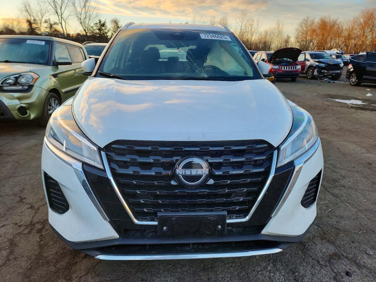 2024 Nissan Kicks sv