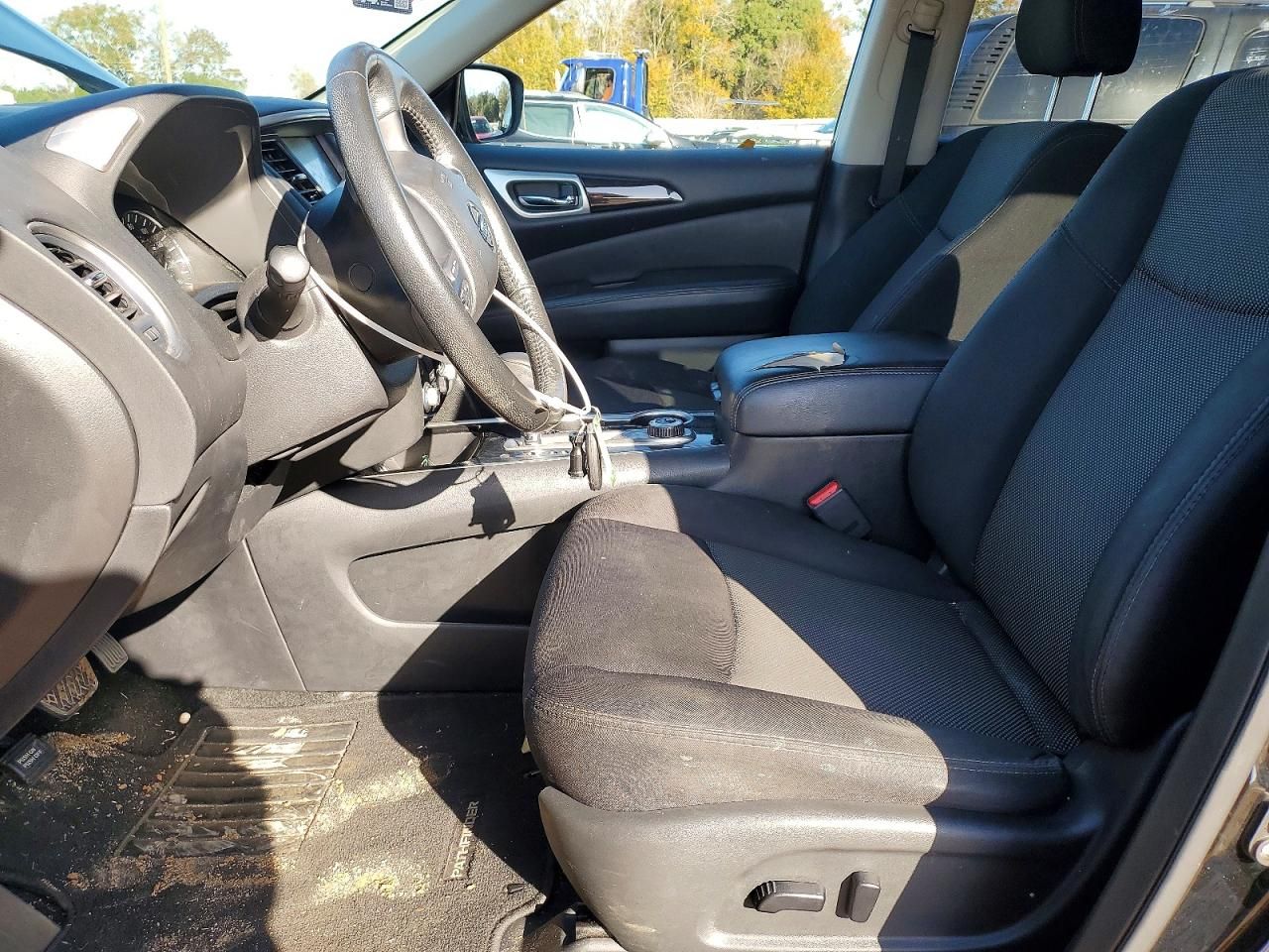 2019 Nissan Pathfinder s