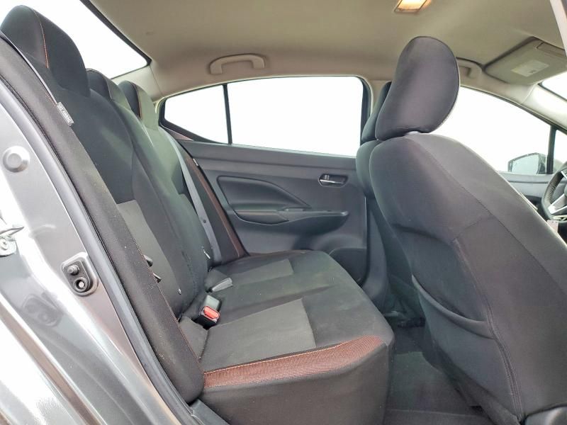 2022 Nissan Versa sr