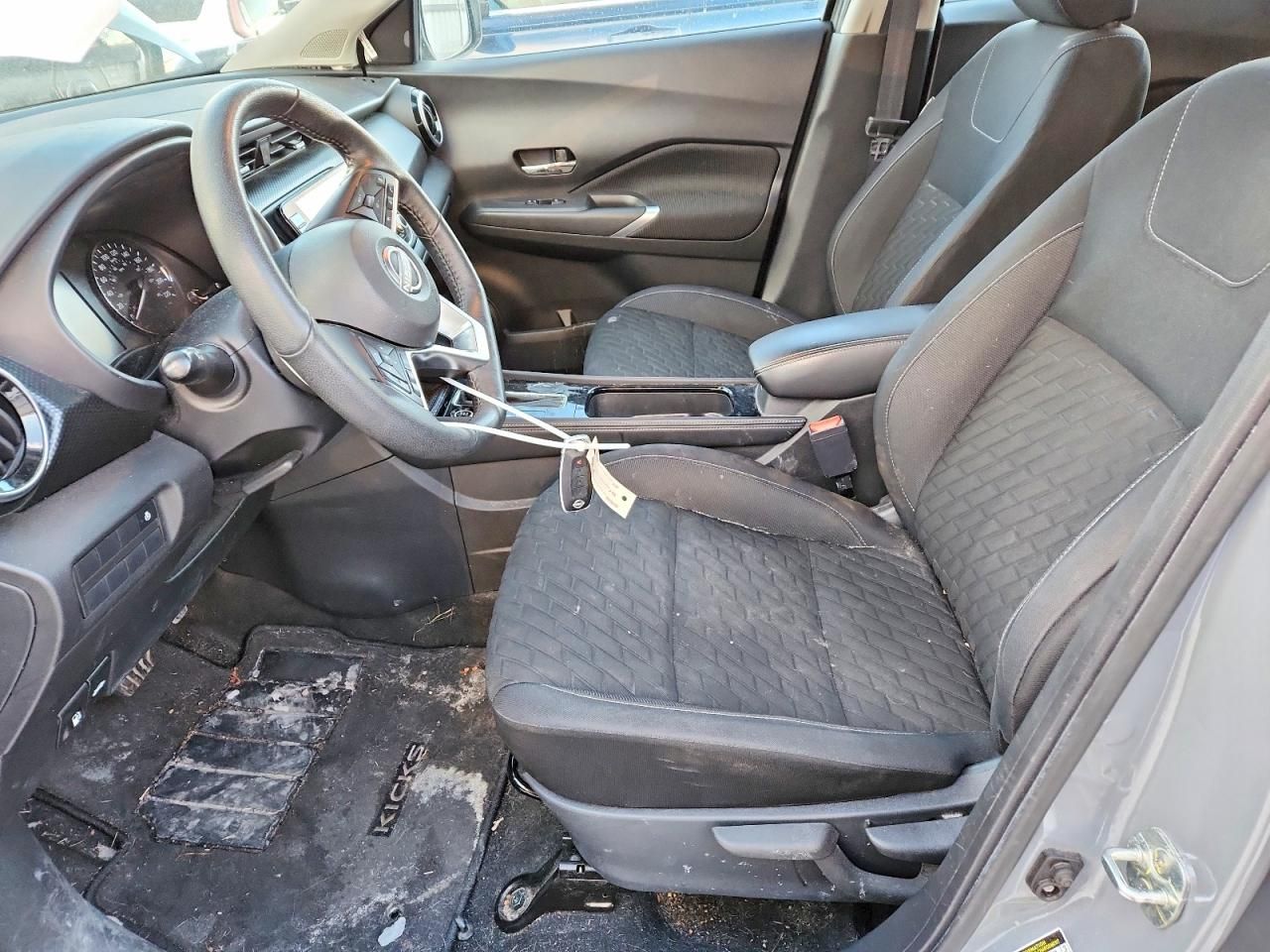 2023 Nissan Kicks sv