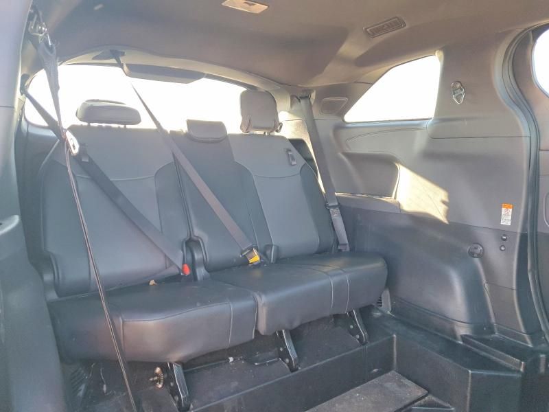 2022 Toyota Sienna xse