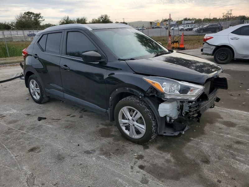 2019 Nissan Kicks s