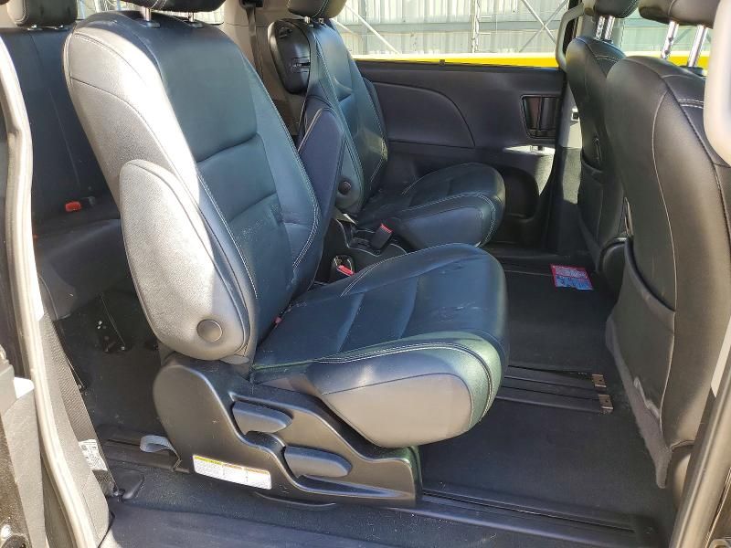 2019 Toyota Sienna se