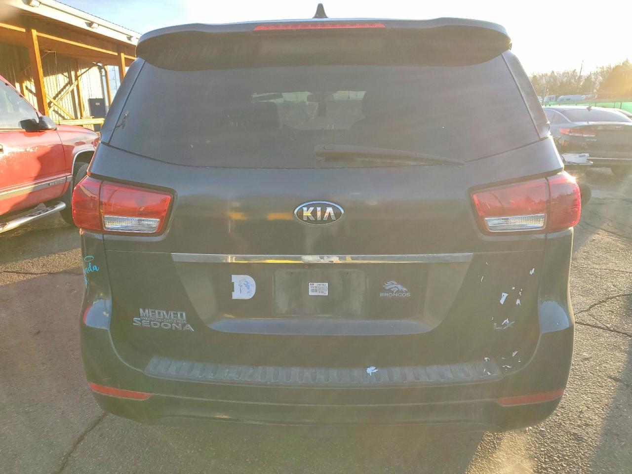 2015 KIA Sedona lx