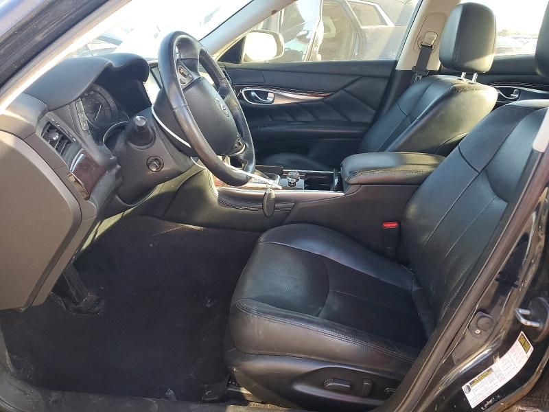 2016 Infiniti Q70 3.7