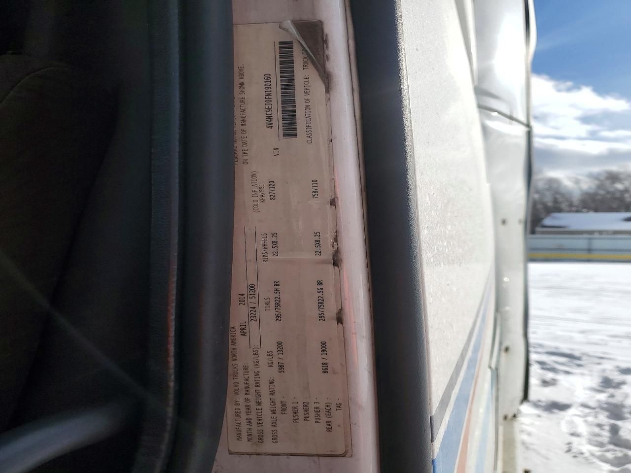 2015 Volvo VNL Semi Truck