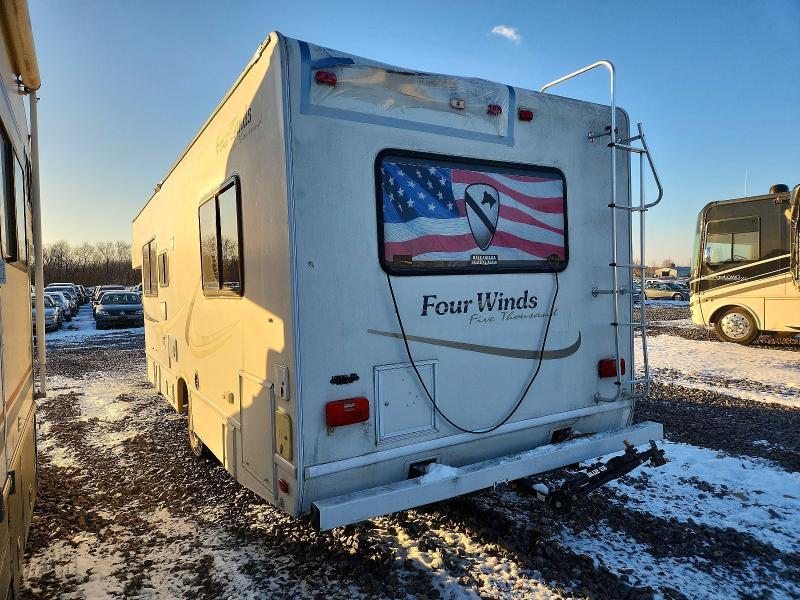 2004 Chevrolet 2004 Four Winds 5000 Recreational Vehicle