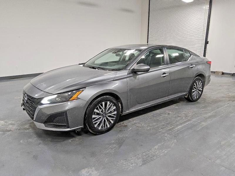 2023 Nissan Altima sv