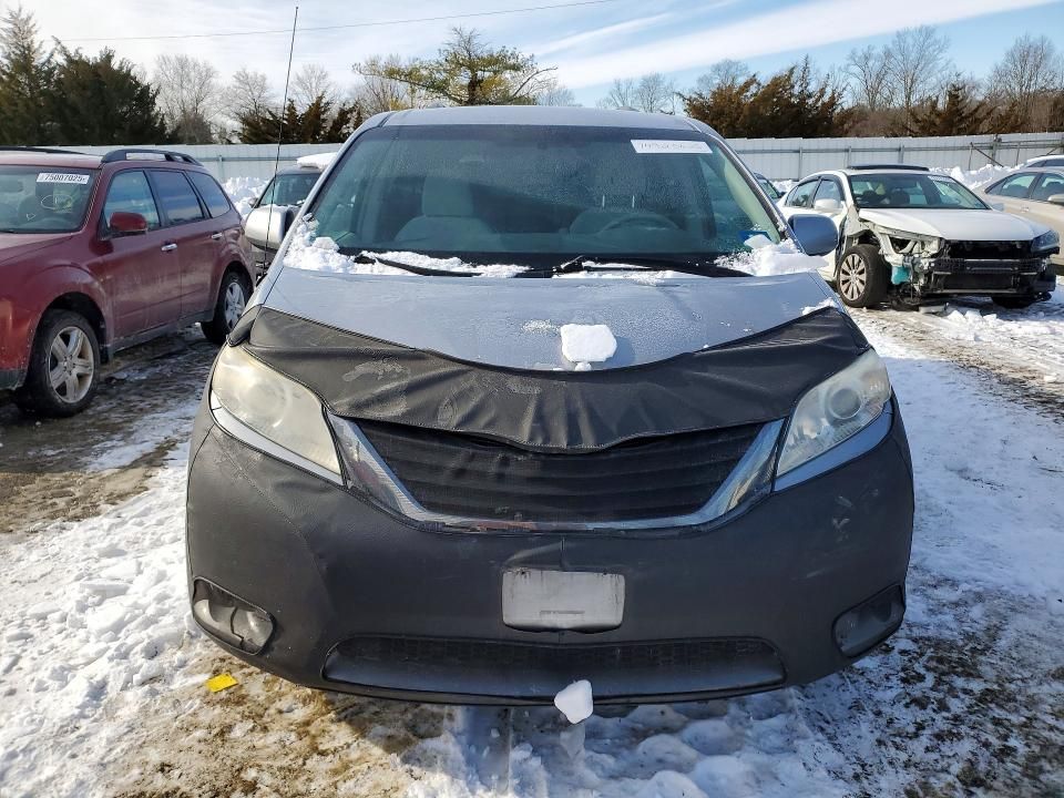 2011 Toyota Sienna le