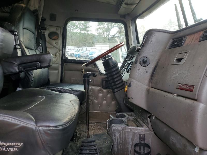 2003 Kenworth W900 Semi Truck
