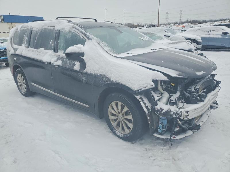 2017 Chrysler Pacifica Touring l