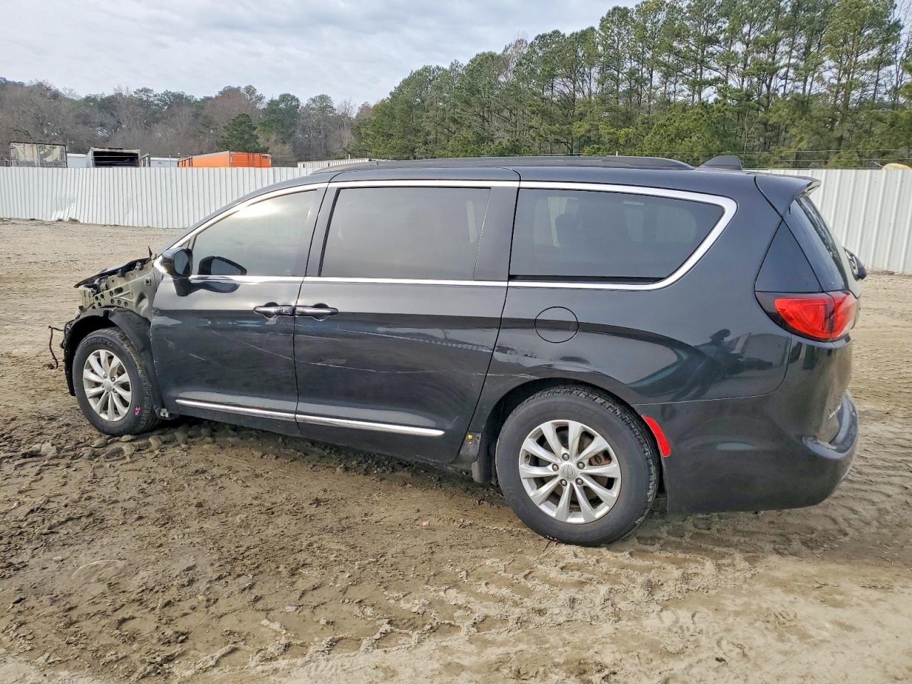 2017 Chrysler Pacifica Touring l