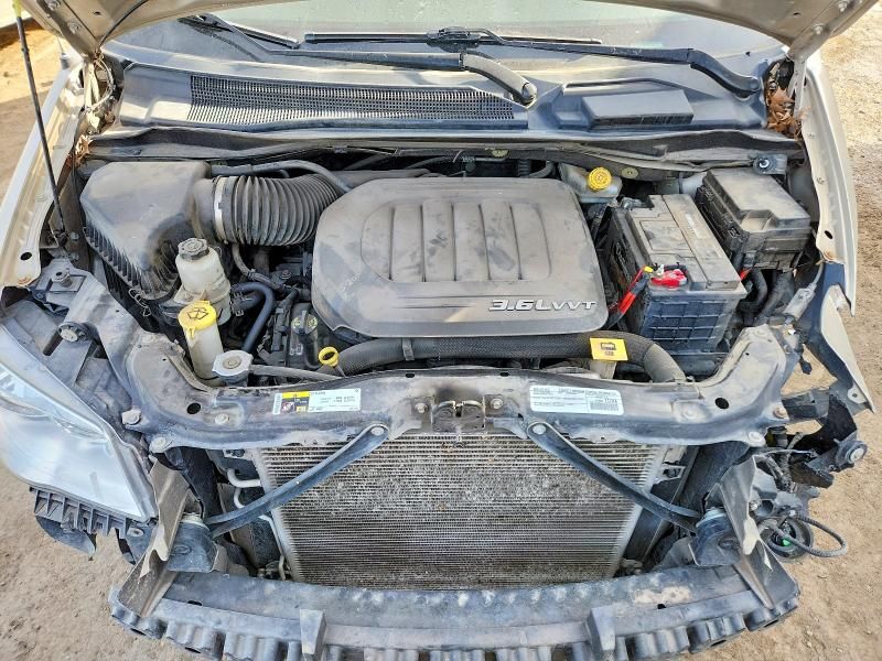 2015 Chrysler Town & Country Touring l