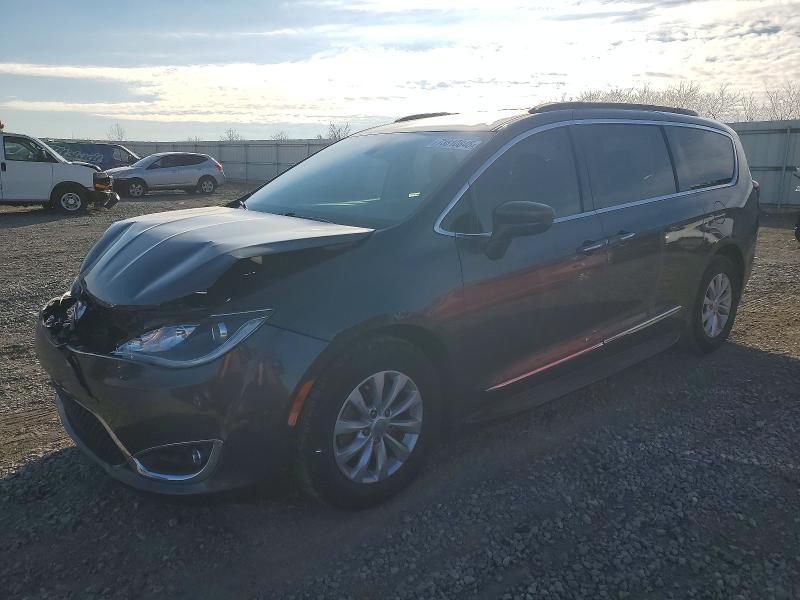 2017 Chrysler Pacifica Touring l