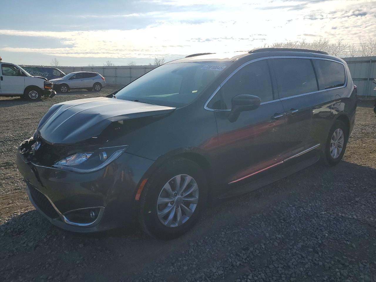 2017 Chrysler Pacifica Touring l