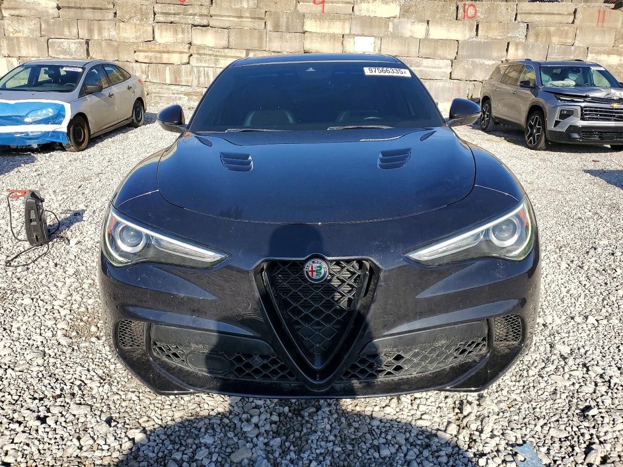 2018 Alfa Romeo Stelvio Quadrifoglio
