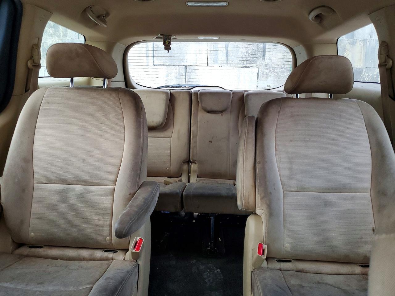2015 KIA Sedona lx