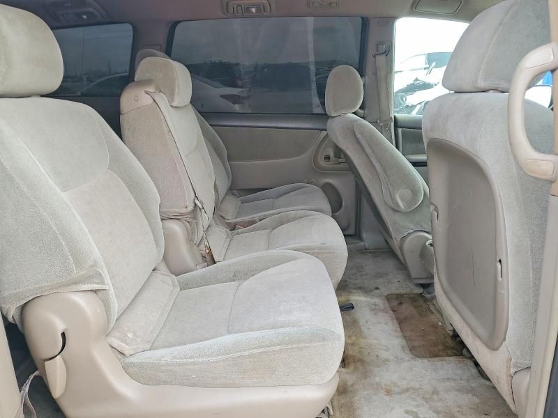 2005 Toyota Sienna ce