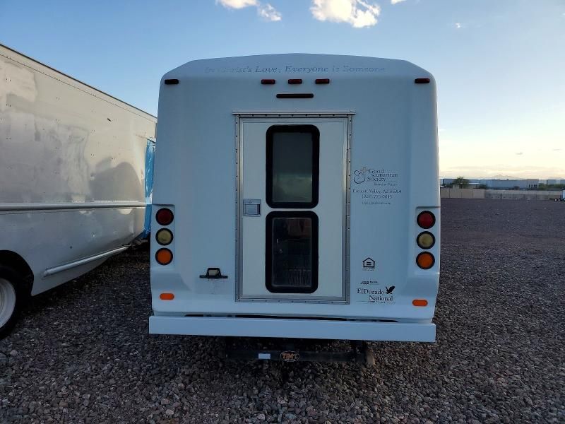 2003 Ford Econoline E350 Super Duty Cutaway van