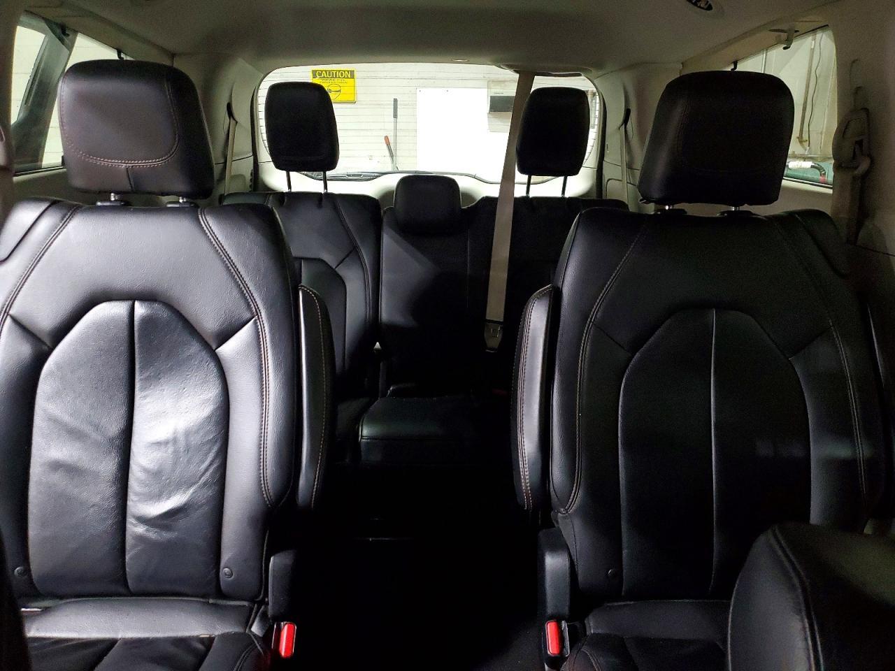 2017 Chrysler Pacifica Touring l