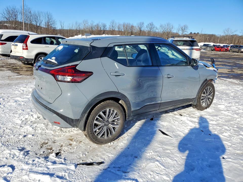 2023 Nissan Kicks sv