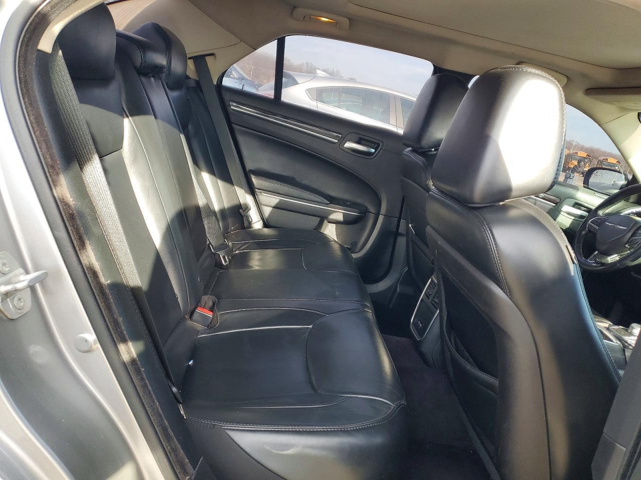 2016 Chrysler 300 Limited