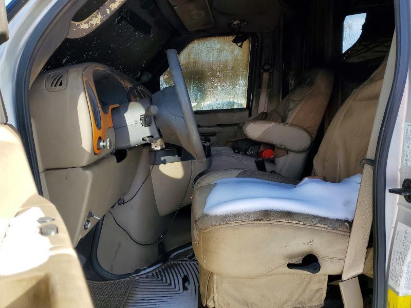 2010 Ford Econoline E450 Super Duty Cutaway Van