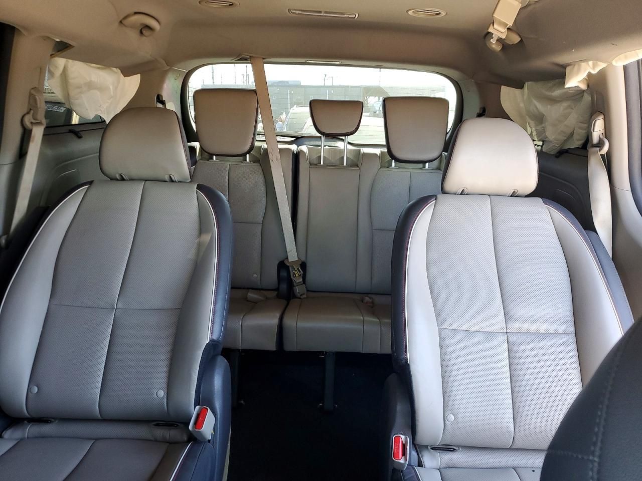 2017 KIA Sedona lx