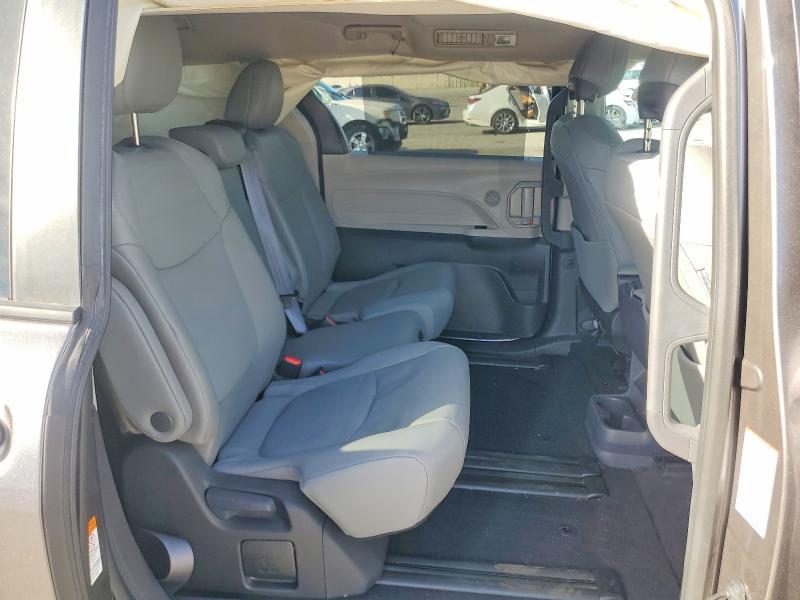 2023 Toyota Sienna xle 8-passenger