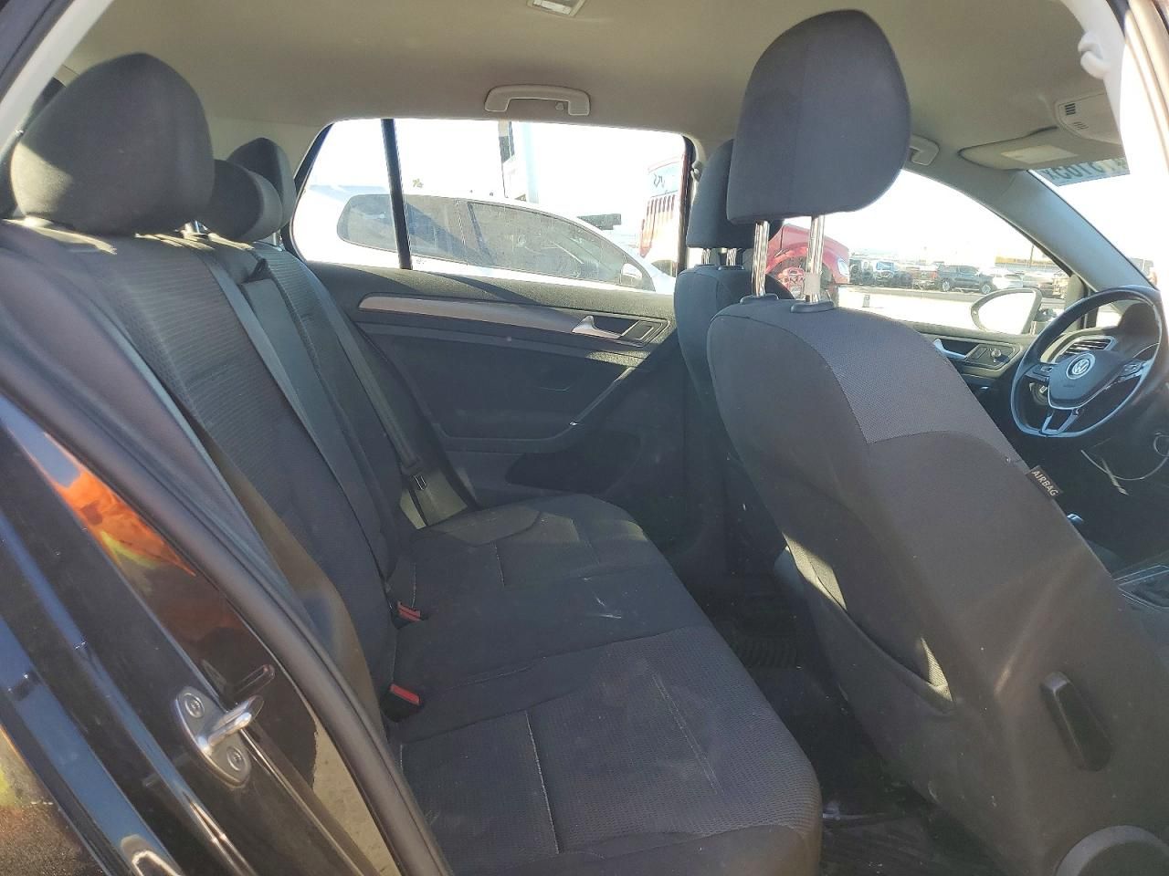 2018 Volkswagen Golf s