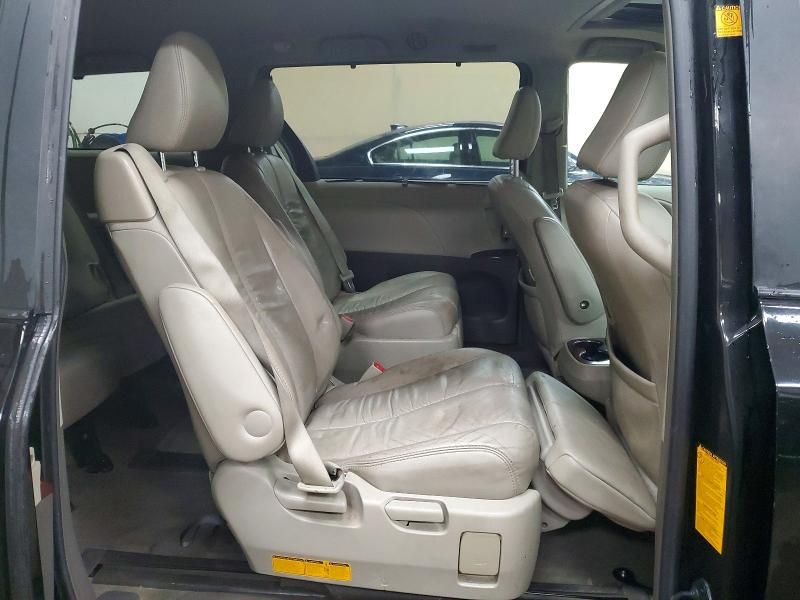 2011 Toyota Sienna xle