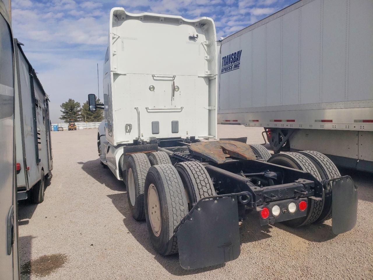 2015 Kenworth T680 Semi Truck
